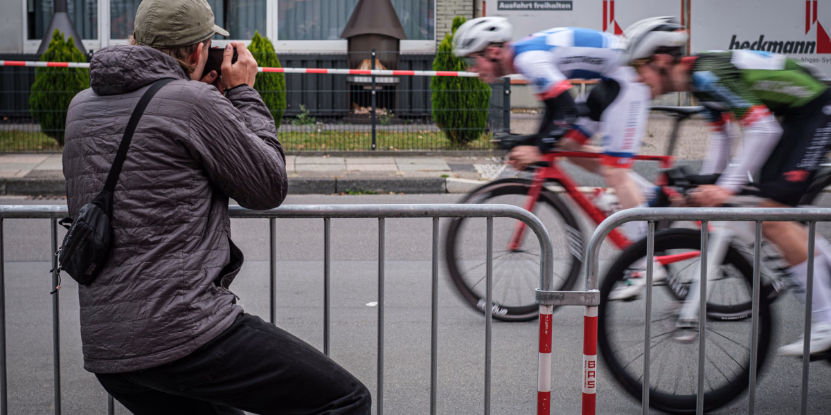 Actionfotograf Lukas dokumentiert das Renngeschehen