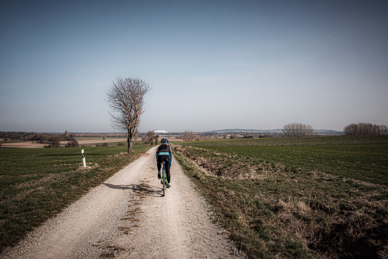 Abfahrt auf einem Feldweg von der Marienburg Richtung Schulenburg