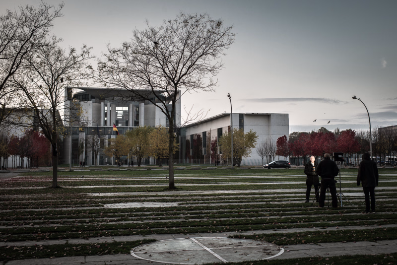 Reportage vor dem Bundeskanzleramt